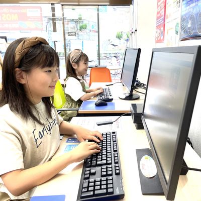 小学生の女子も楽しくタイピング！