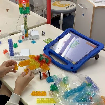 ブロックで作った後は、ipadを使ってプログラミング！