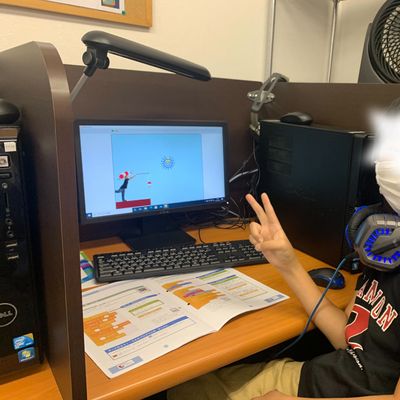 オリジナルのゲームがうまく動いて、達成感！　自由に作成する時間を設け、子どもの独創性を伸ばしていきます（みなみ野教室）