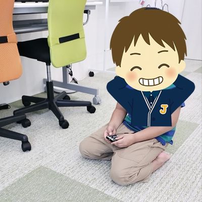 車型ロボットを夢中で操作中！
