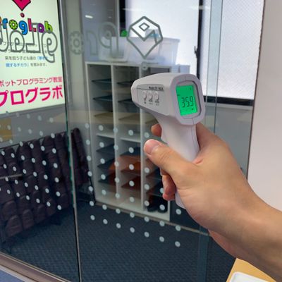 教室に入る際は検温を実施