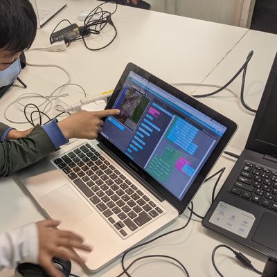 Webプログラミングコース：ゲーム開発やWeb制作を通して、 プログラミングの仕組みを学び、ICTの基礎を身につけます。※和歌山県内の小中高の授業で、実際に扱っているソフトを利用して学びます。