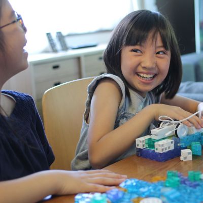 ブロックで自由制作。自然と笑みがこぼれます。