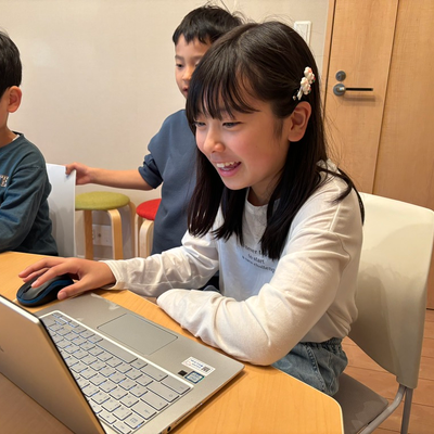 LeLu Kids授業風景、先生１人に５人までの少人数制個別指導です！
