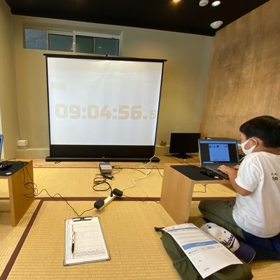 タイピングの練習の様子です。小学1年生でホームポジションでタイピングしています！