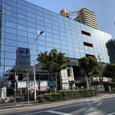 こちらのビルの５階、エレベーター前すぐです！