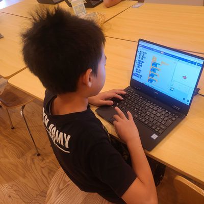 しっかりと集中してプログラミングを学びます