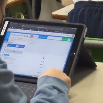 コードプログラミングクラスの教材「BSD Education」を使用したカリキュラムは、オンラインレッスンのほか、学校での出張授業を実施しています。
