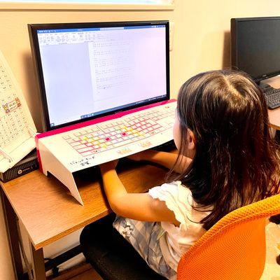 タイピング授業の様子。学校で使う機会も増え、綺麗に打てることが自信になっている生徒さんたちです。クセがつく前に基本を覚えておくと楽ですよ！！