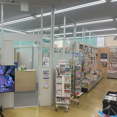 書店児童書コーナーに隣接して教室が御座います。