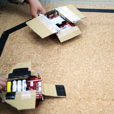 ROBOTICSーロボット相撲の様子。自慢のロボットで「はっけよい、のこった！」【2023年3月末撮影】