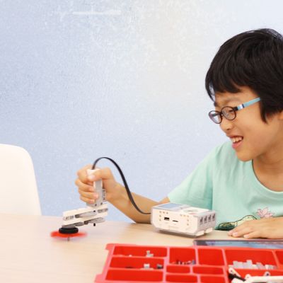 知識と論理的な思考方法を身につけ、それを実践することで、学ぶ喜びを体感し、意欲的に学ぶ姿勢、問題解決力を養います