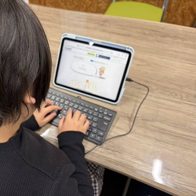 タイピングも基礎から学びブラインドタッチもできるようになります。
