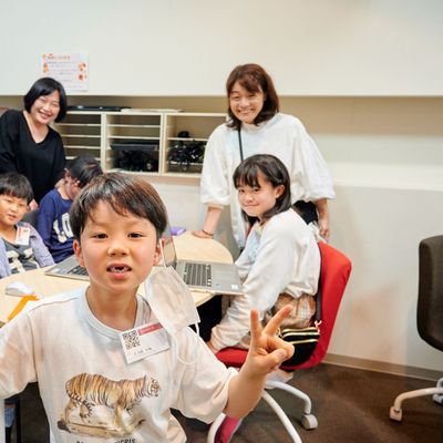 先生たちは、毎回、生徒一人一人の「今日の目標」を共有してみんなの作品作りをアシストしています(^^)v