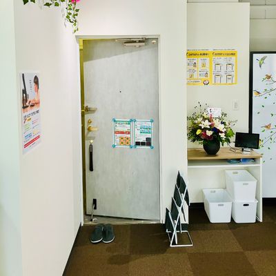 二階の扉を開けるときれいな教室が