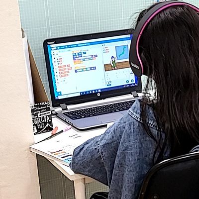 スクラッチを使って、プログラミングに挑戦中！