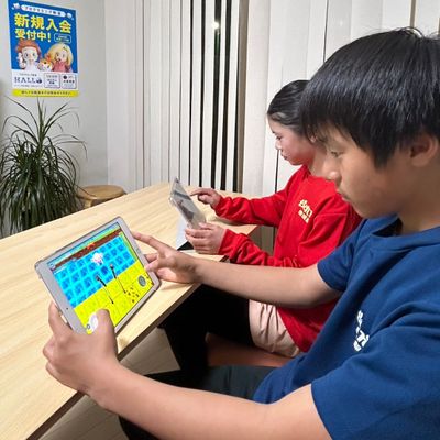 タブレットを使っての学習はプログラミングを学ぶきっかけにぴったりです