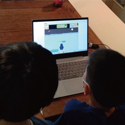 【ベーシックコース】子ども向けのやさしい言語を使って、ゲームを作っていきます。楽しみながら、プログラミングの基礎知識が自然に身につきます（代々木上原教室）