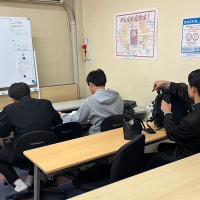 自習スペース完備。レッスン以外の時間も活用いただけます。