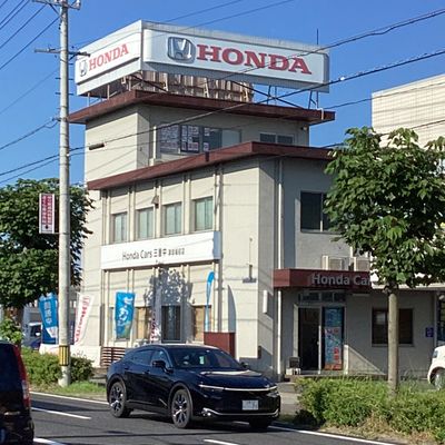 道路からの画像です。ホンダの看板が目印になります。