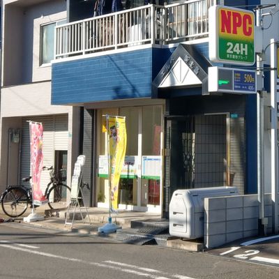 スクールの隣はコインパーキングなので雨の日の送迎も安心です