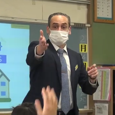 コードプログラミングクラスの教材「BSD Education」を使用したカリキュラムは、オンラインレッスンのほか、学校での出張授業を実施しています。