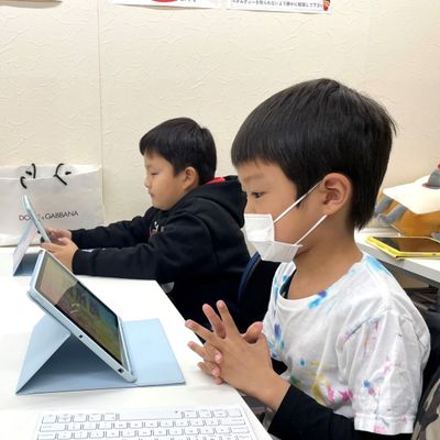 プログラミングとタイピングの両方を勉強します。