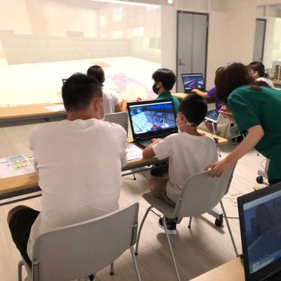 体験会の様子。先生もきちんと付いて教えてくれるよ