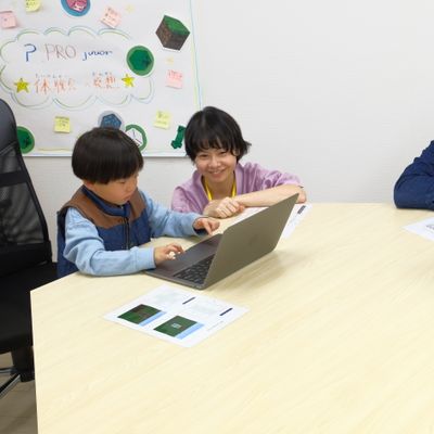 現役のエンジニアが講師として授業を行います。