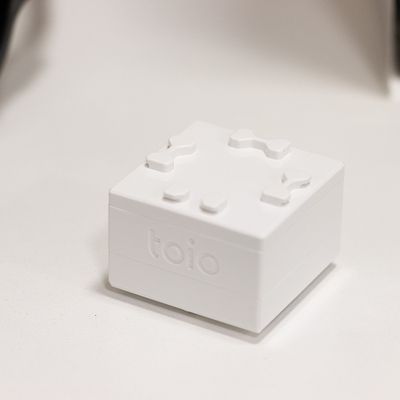 toio（トイオ）を活用した創作活動を通してプログラミング的思考力や発想力を育みます。