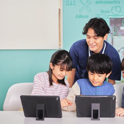 子どもの宝石を見つける教育「やる気スイッチグループ」の指導メソッドを用いて、一人ひとりの生徒に寄り添い、得意を小集団のレッスンを実施しています。
