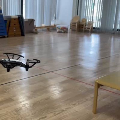 ドローン飛ばし中。