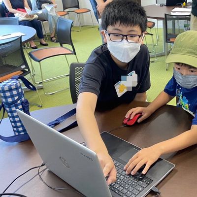 プログラミング競技イベントではチームワークを育てています。