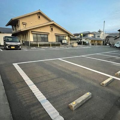 北井上コミセン外観駐車場（無料）