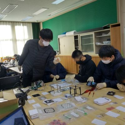 「本物」で学ぶe-kagakuアカデミーの子ども達