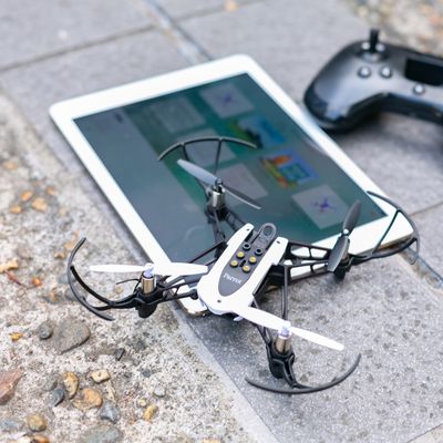 使用しているドローンとiPad教材