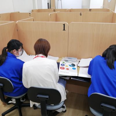 IEの場合は最大で生徒2人までの指導になります。
