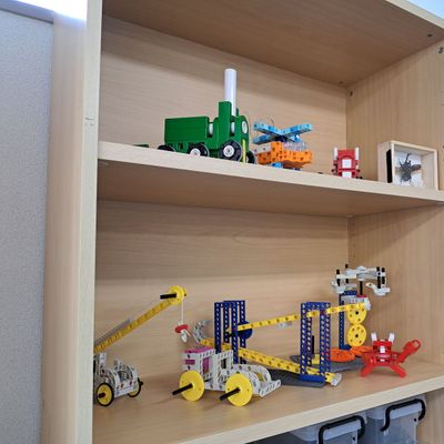 教室長が作ったもの・・・だとか！？普段みられないものがたくさんあります♪体験会やレッスンに来ていただいた際には、存分に見ていってください！