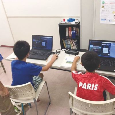 パソコンを使って操作します。