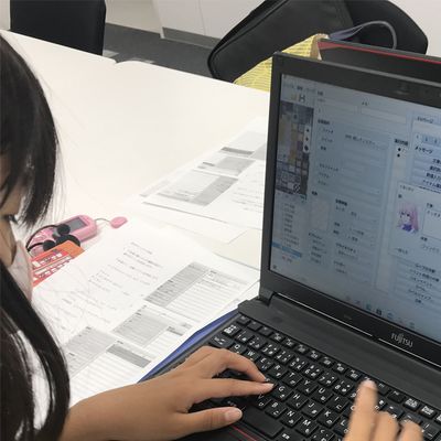 物語(デザイン)コースのレッスン様子の様子の拡大イメージです。
