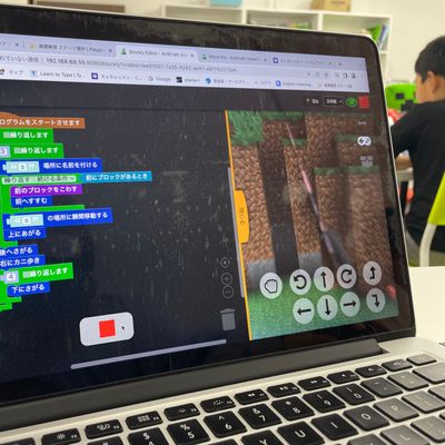 全コースで大人気教材の8x9craft（ハッククラフト）ブロックプログラミングの画面です！繰り返し処理と分岐処理の高度プログラム！