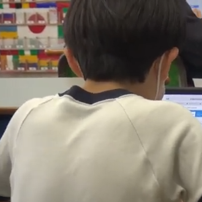 コードプログラミングクラスの教材「BSD Education」を使用したカリキュラムは、オンラインレッスンのほか、学校での出張授業を実施しています。
