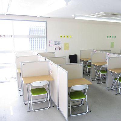教室は明るく楽しい雰囲気です！