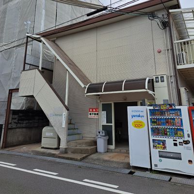 伊丹校外観