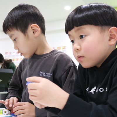 1人で取り組む授業もあり。ペアで取り組む授業もあり。