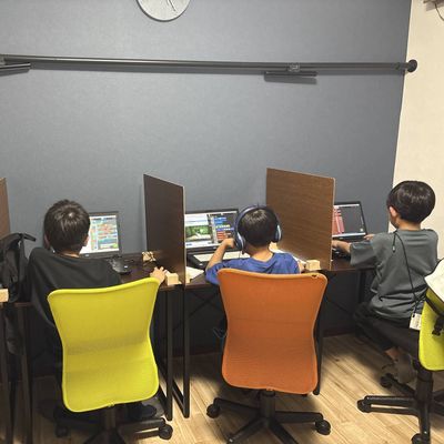 みんなプログラミングに熱中！