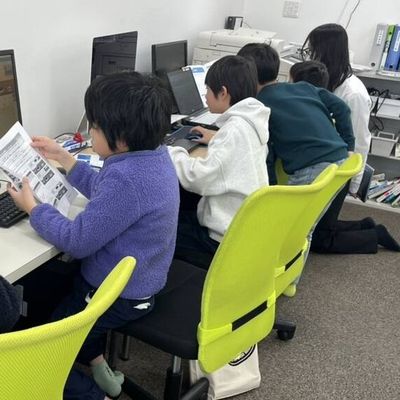 騒がしかった子たちが、自然と学ぶ姿勢になれる教室です。