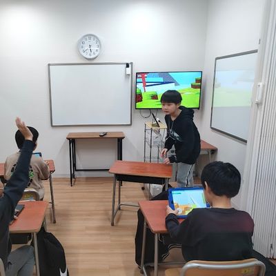 プレゼンテーションでは、自分の作品についてみんなの意見も聞くことができます
