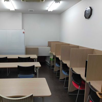 体験会では、こちらの教室を使うことも。開放的なお部屋で、プログラミングの楽しさに触れてくださいね（みなみ野教室）