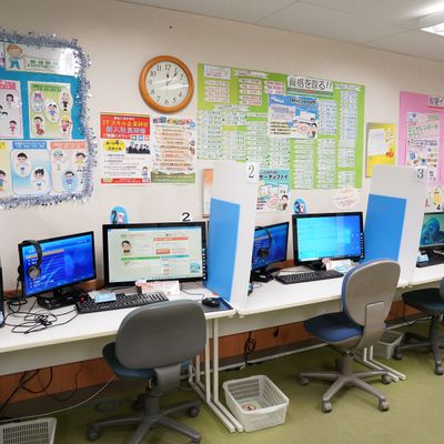 姉妹教室「パソコン市民講座」では、タイピングやパソコンスキルも習得できます。